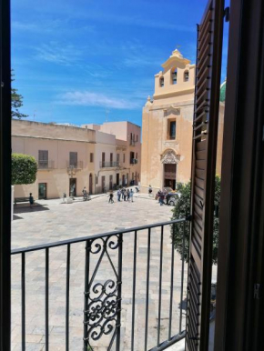 LE CASE IN PIAZZA *****